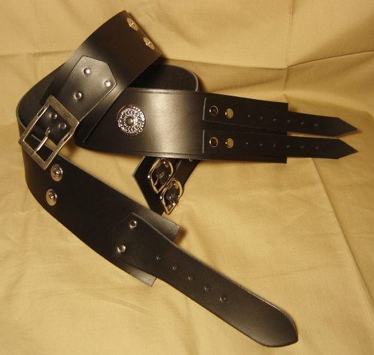 Cintur�n ancho medieval de cuero