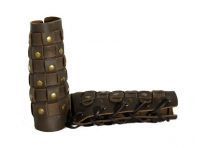 Brazales de bandas entrelazadas con remaches