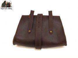 Bolsa de piel con hebilla decorada