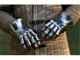 Guanteletes de acero E, Hourglass